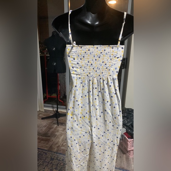 Tilii delightful jumpsuit with sheered back , adjustable straps ,cross over tie - Picture 7 of 7